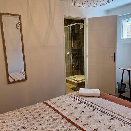 Le Zenith - 3 Chambres, 3 Sdb, Climatise - 8 Pers Max - Reservation A La Possible - Local A Velos