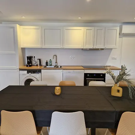 Le Zenith - 3 Chambres, 3 Sdb, Climatise - 8 Pers Max - Reservation A La Possible - Local A Velos Apartment Lagnieu